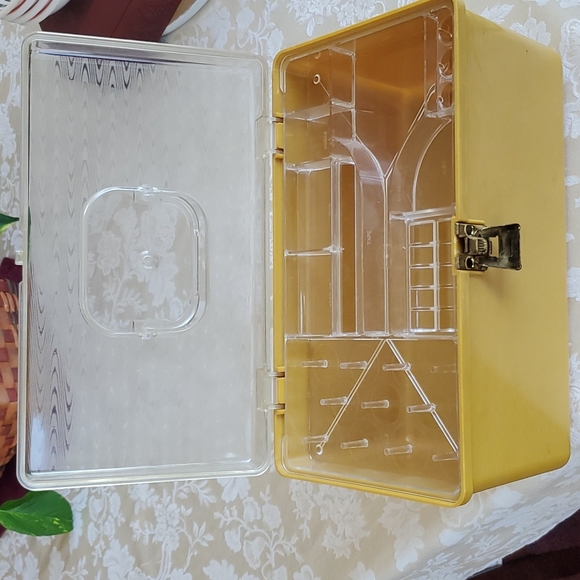 VINTAGE Sewing Box - Picture 2 of 6